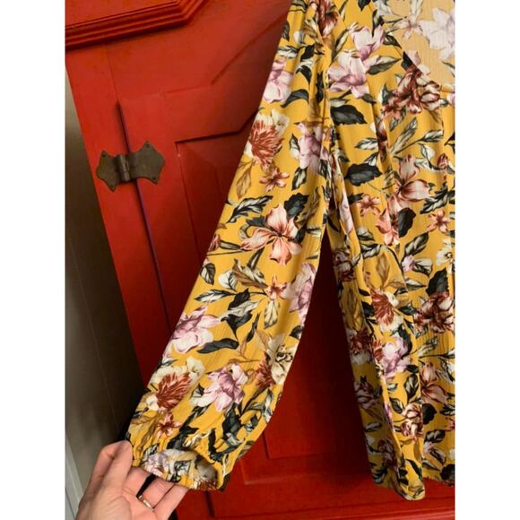 Torrid Sze 1 14/16 Gorgeous Floral Shirt Puff Sleeve Box  PLeated Front Boho EUC - Picture 5 of 5